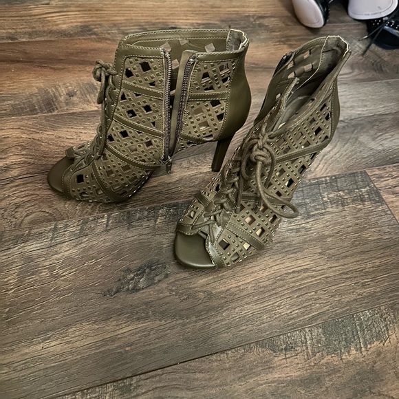 Green Gianni Bini heels. Have never been worn. - Picture 1 of 3